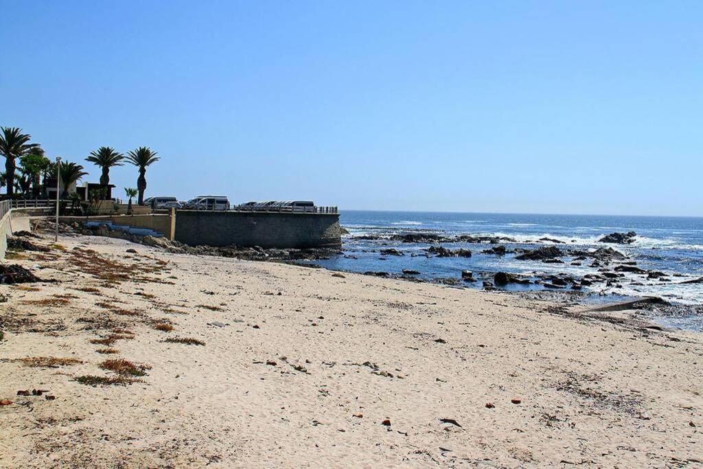 Appartement Blue Waters Studio With Sea Views From Balcony à Le Cap Extérieur photo